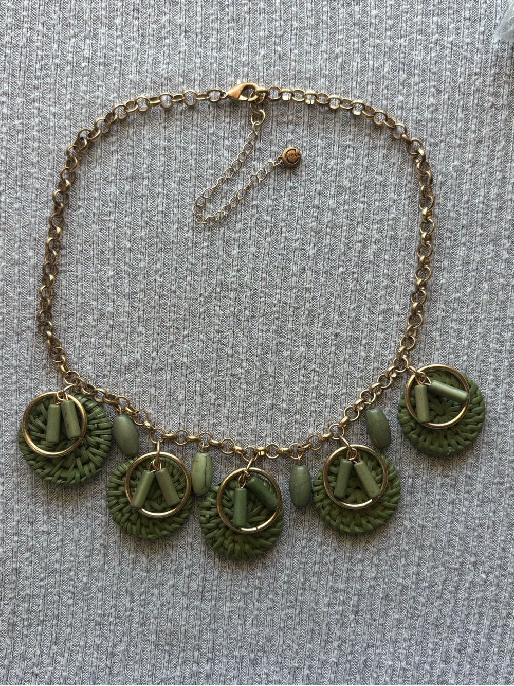 Vintage C1946 signed gold tone green circle & beaded adjustable chain necklace
